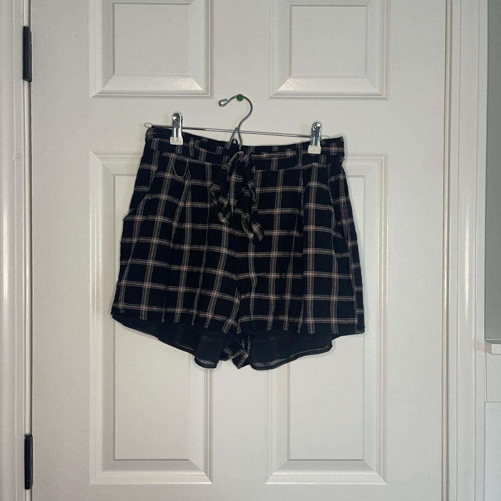 American Eagle Women’s Black Plaid Linen Shorts